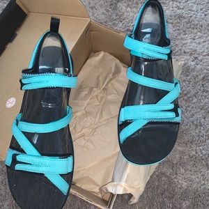 Merrill Siren Strap Q2 Turquoise Sandals